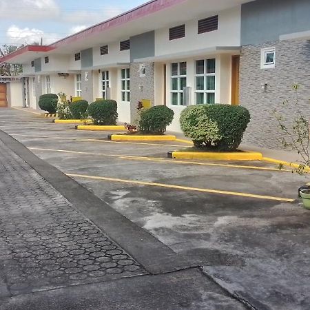 Alinchlo Hotel Legazpi Exterior foto