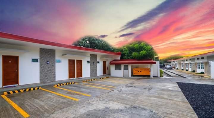 Alinchlo Hotel Legazpi Exterior foto